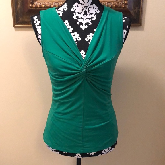 💚 Bar III Stretchy V-Neck knot sleeveless top - Picture 1 of 8